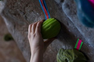 Climbing Pinch Grip 1.jpg